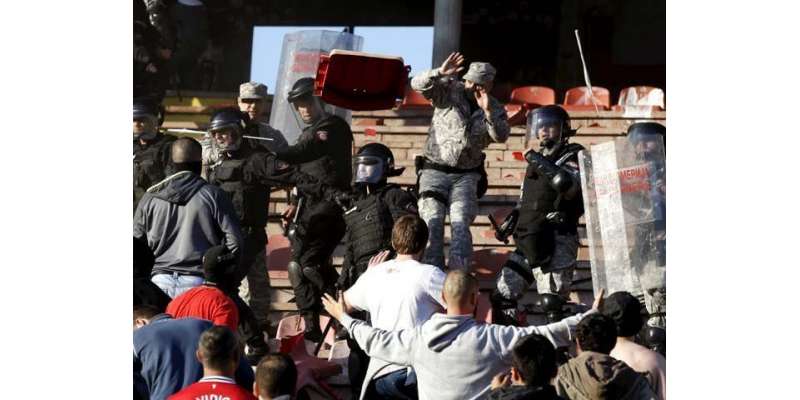 بلغراد فٹبال لیگ میں ہنگامہ آرائی سے 35 پولیس اہلکار زخمی
