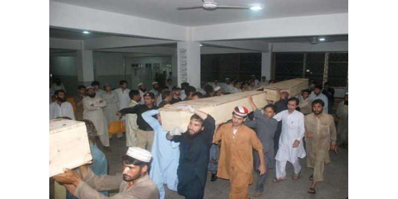 پشاور :واحد گڑھی میں ایک ہی خاندان کے 7 افراد طوفان کی نذر ہوگئے