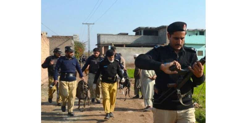 پشاور،پولیس کا گھر پر چھاپہ،2دہشت گرد گرفتار،8 من بارود ی مواد،خودکش ..
