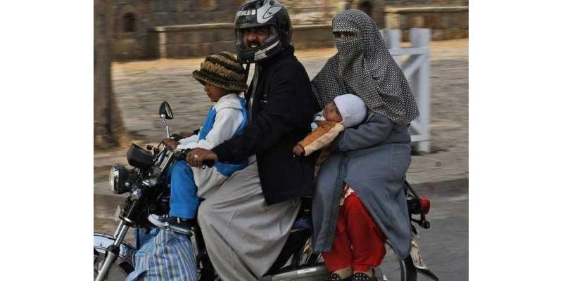 آئی جی سندھ نے خواتین کو ہیلمٹ کی پابندی سے مستثنیٰ قرار دے دیا