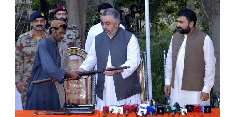 کالعدم تنظیم کے 2 کمانڈرز نے بلوچستان حکومت کے سامنے ہتھیار ڈال دیے