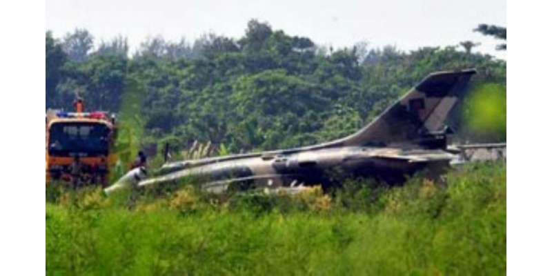 چٹا گانگ ٗ فوجی اڈے سے پرواز کے فوری بعد بنگلہ دیشی ایئر فورس کا ایف ..