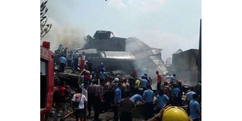 انڈونیشیا میں فوجی طیارہ گرنے سے ہلاکتوں کا خدشہ