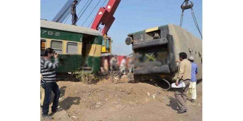 گوجرانوالہ : پل ٹوٹنے سے ٹرین کی 3 بوگیاں نہر میں جا گریں ، 7 افراد زخمی