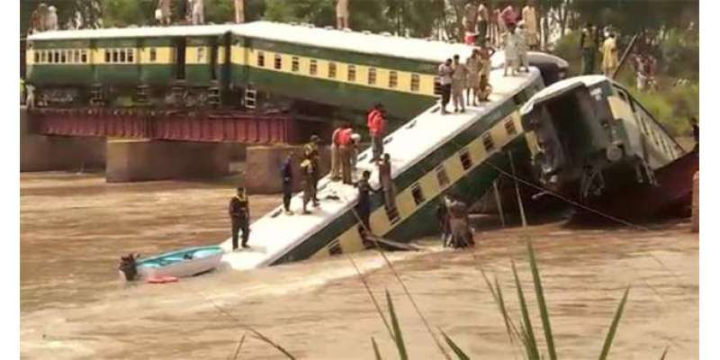 گوجرانوالہ : پل ٹوٹنے سے ٹرین کی 4بوگیاں نہر میں جا گریں ،زخمی ہسپتال ..