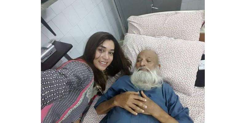 کراچی:  عبد الستار ایدھی کے ساتھ  لی گئی اداکارہ کومل رضوی کی سیلفی نے ..