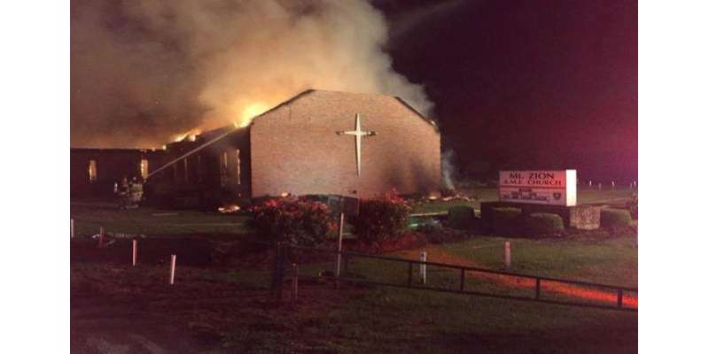 امریکی مسلمانوں نے سیاہ فام امریکیوں کے جلائے گئے گرجا گھروں کی دوبارہ ..