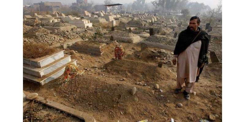 پلوسی قبرستان سے دو خواتین کی لاشیں برآمد