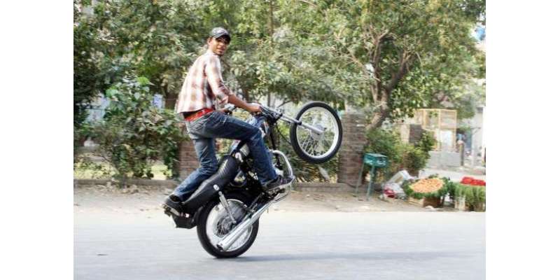 پنجاب بھر میں یوم آزادی پر ون ویلنگ اور سائلنسر نکال کر موٹر سائیکل ..