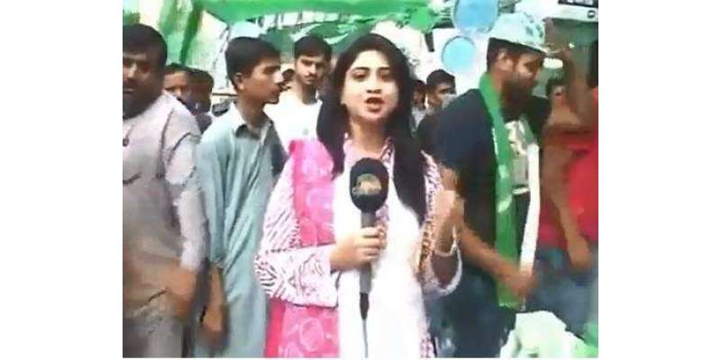 لاہور : خاتون ٹی وی رپورٹر نے چاند نواب کی یاد تازہ کر دی۔