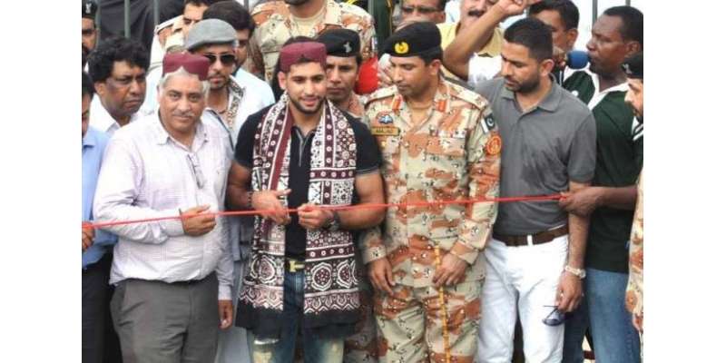 باکسر عامر خان کا کراچی میں لیاری کا دورہ، باکسنگ کیمپ کا افتتاح کردیا