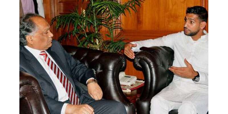باکسر عامر خان کا کمشنر کراچی کے دفتر کا دور، شعیب صدیقی سے ملاقات