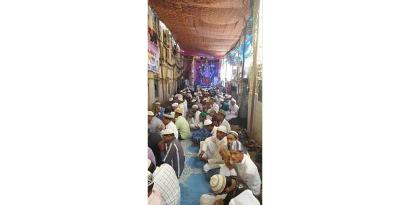 ممبئی : مسلمانوں‌کو نماز عید کے لیے مندر میں جگہ دے کر ہندووں نے مثال ..