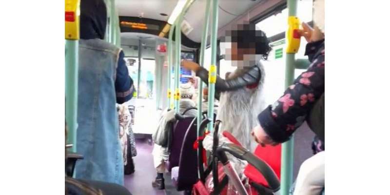 لندن میں مسافر بس میں مسلمان خواتین کو حراساں کرنے والی برطانوی خاتون ..