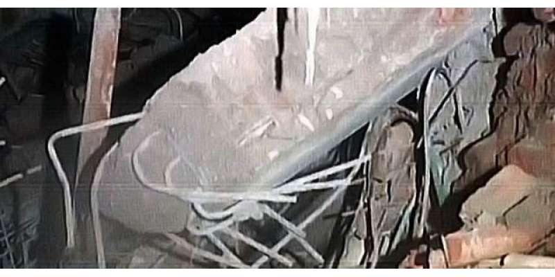 لاہور کے علاقے سندر میں شاپنگ بیگ بنانے والی فیکٹری کی چھت گرنے کے باعث ..
