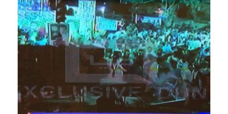 کراچی،لانڈھی داؤد چورنگی میں عمران خان کے جلسہ گاہ میں نہ آنے پر کارکن ..