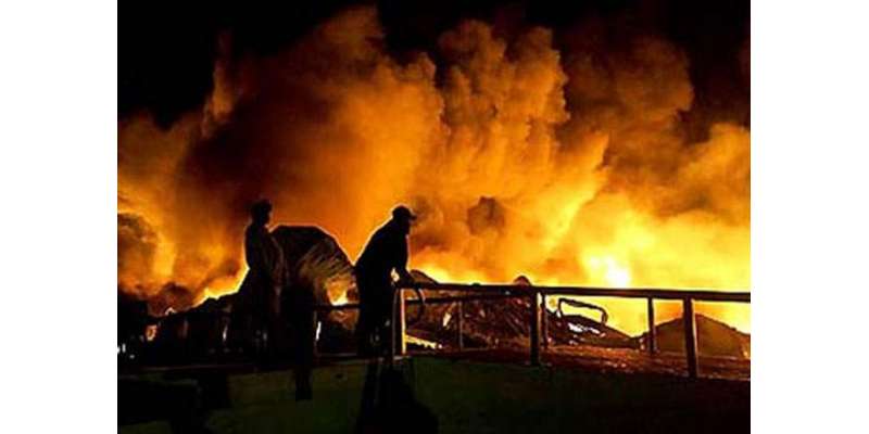 کراچی کے علاقے عزیز آباد میں تولیہ فیکٹری میں آگ بھڑک اٹھی