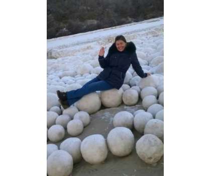 نایاب قدرتی برف کی گیندوں نے سارا ساحل ڈھانپ لیا