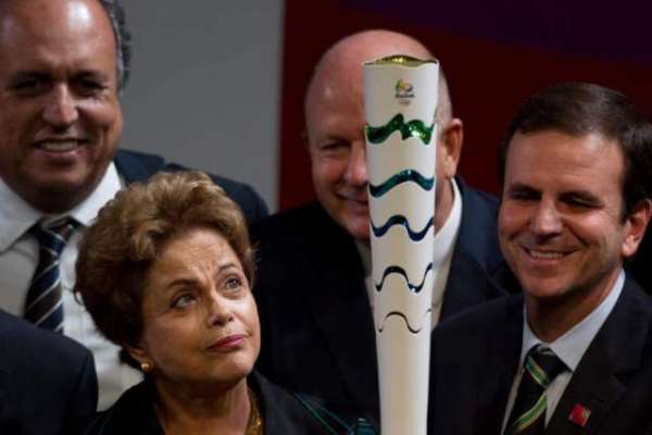 اولمپک مشعل برازیلین ریاست گوس پہنچ گئی،شہریوں نے زبردست استقبال کیا