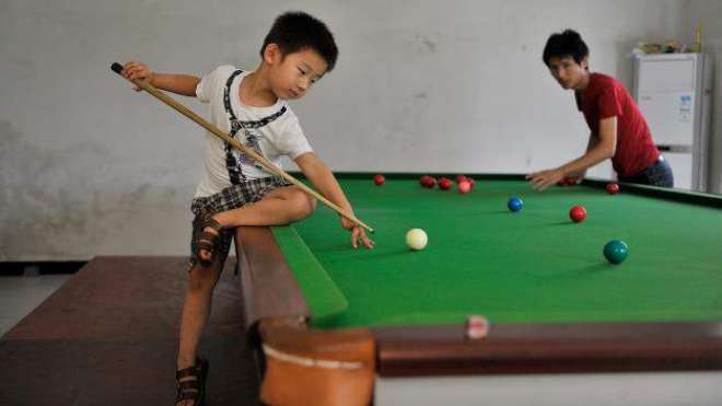 چین میں تین سالہ بچہ سنوکر کھیلنے کا ماہر نکلا