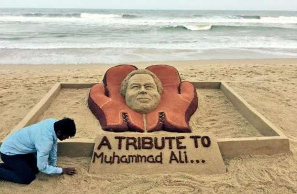 باکسر محمد علی کوخرا ج تحسین،بھارتی آرٹسٹ نے ساحلی ریت کا دلکش مجسمہ تیار کردیا