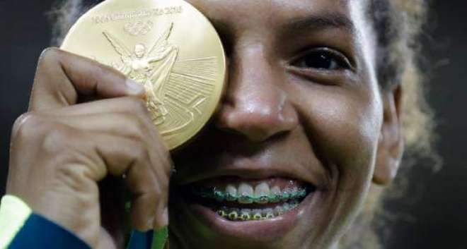 ریو اولمپکس، ڈاکٹر سلوا نے برازیل کو پول والٹ مقابلے میں طلائی تمغہ دلاد یا