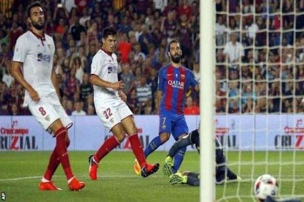 بارسلونا نے فٹبال میچ میں سیویلا کو3-0 سے ہرا دیا