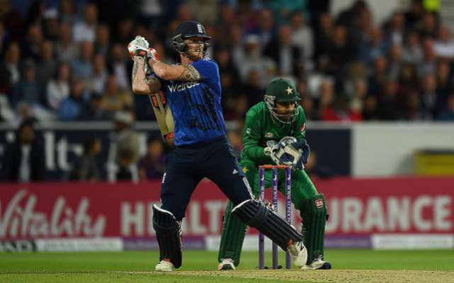 انگلینڈ نے لیڈز میں کھیلے جانے والے سیریز کے چوتھے ایک روزہ میچ میں بھی پاکستان کو 4 وکٹوں سے شکست دے دی