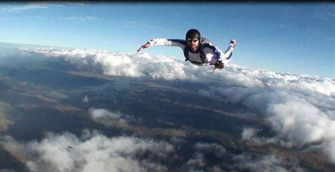 روسی سکائی ڈائیور نے 25ہزار 262 فٹ بلندی سے چھلانگ لگا کر ریکارڈ بنا دیا
