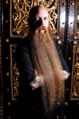 سب سے لمبی داڑھی والے برطانوی کودو فٹ سے زیادہ  داڑھی بڑھانے میں 6 سال ..