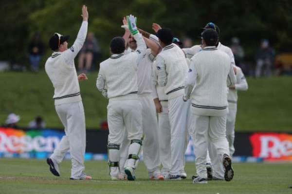 نیوزی لینڈ کیخلاف پہلا ٹیسٹ میچ، پاکستانی بیٹنگ لائن ایک بار لڑکھڑا گئی، یکے بعد دیگرے 4 کھلاڑی آئوٹ