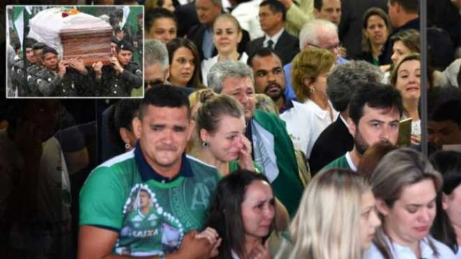 برازیل، فضائی حادثے میں ہلاک کھلاڑیوں کو خراجِ تحسین پیش کیا گیا
