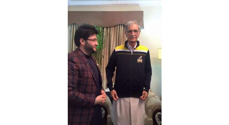 وزیراعلی خیبر پختونخواہ پرویز خٹک بھی پاکستان سپر لیگ میں پشاور کی ٹیم کی حمایت کیلئے میدان میں آ گئے