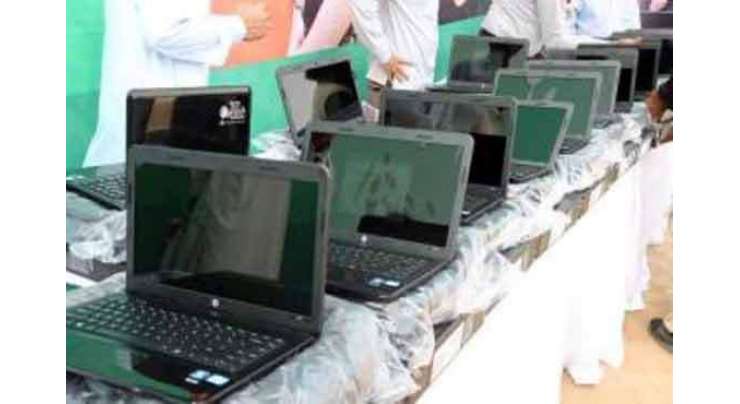 پنجاب حکومت رواں سال ایک لاکھ طلباء و طالبات کو لیپ ٹاپ تقسیم کرے گی