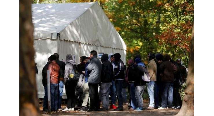 پاکستانی خاتون، 3 بچوں سمیت۔ سپین پہنچنے کیلئے مہاجرین کمیپ یونان پہنچ گئی