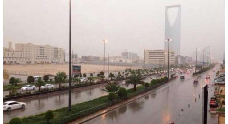 سعودی عرب میں طوفانی بارشوں کے باعث ریاض میں تعلیمی سرگرمیاں معطل