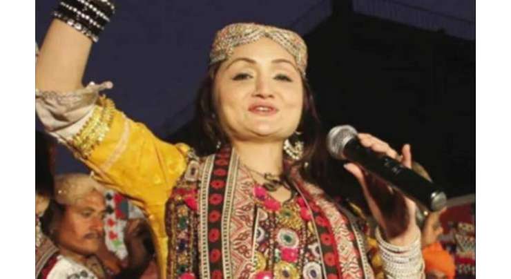 کراچی میں بااثر افراد نے معروف لوک گلوکارہ شازیہ خشک کے گھر پر حملہ کر دیا