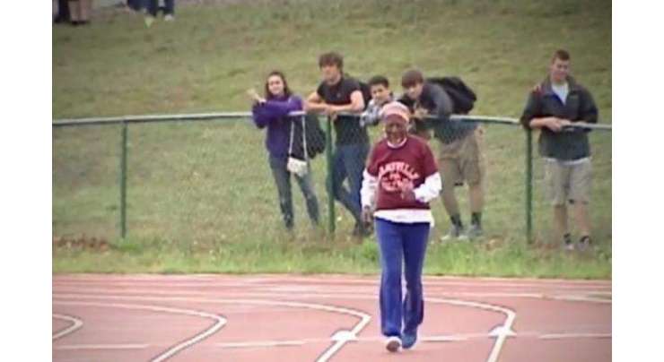 100 سالہ عورت نے   100میٹر دوڑ میں نیا ریکارڈ بنا لیا