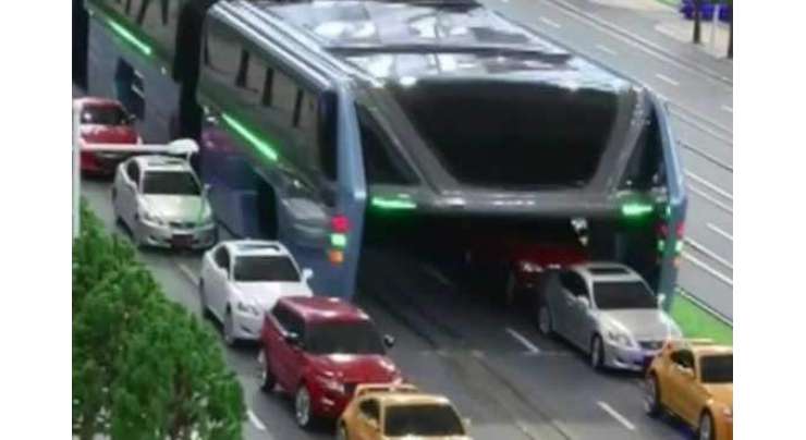 چین نے ٹریفک جام کی صورت میں گاڑیوں کے اوپر سے گذر سکنے والے بس متعارف کرا دی