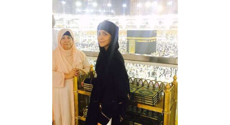 عمائمہ ملک اپنے بھائی اور اہل خانہ سمیت روحانی سفر پر موجود ، سوشل میڈیا پر تصاویر شئیر کردیں