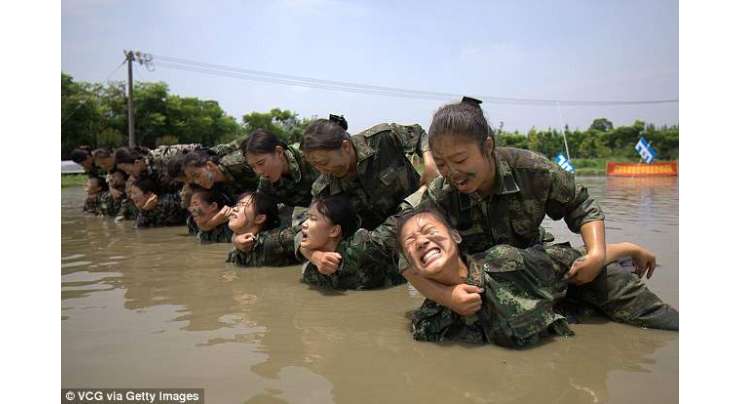 فوجیوں سے زیادہ سخت جان ٹریننگ پانے والی خواتین فوجی نہیں ۔۔۔