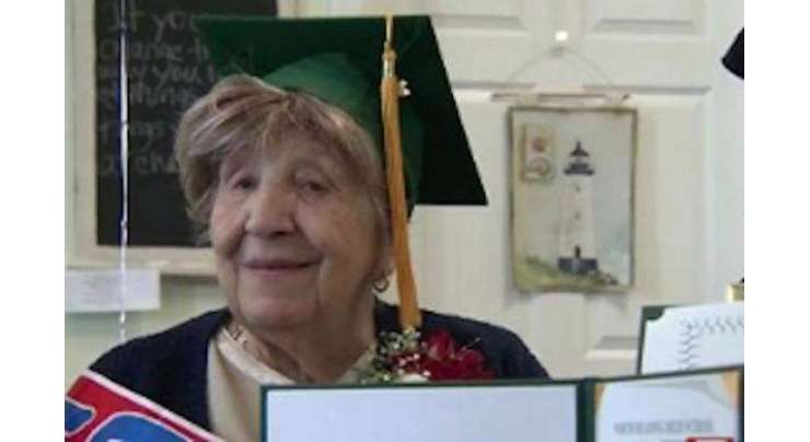 عورت کو  100سال کی عمر میں ہائی سکول ڈپلومہ مل گیا