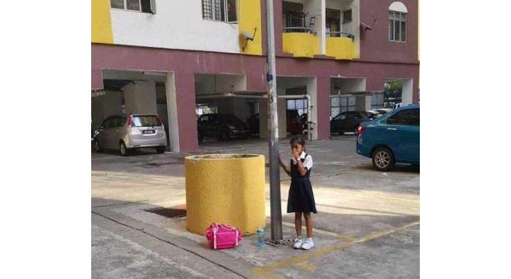 سکول نہ جانے والی بچی کو ماں  نے  زنجیر کے ساتھ کھمبے سے باندھ دیا