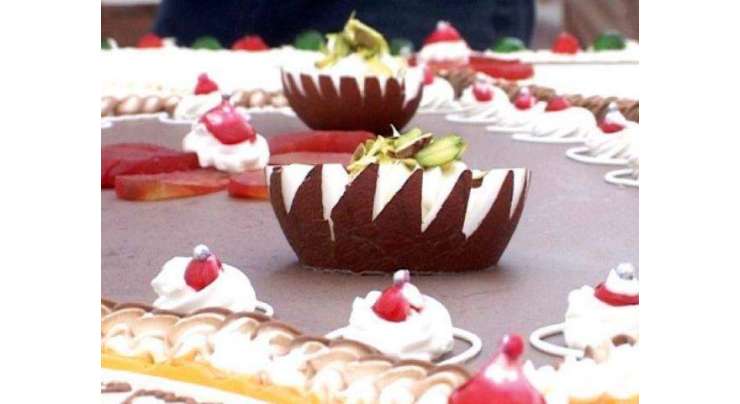 ملتان میں عیدمیلاد النبی کے سلسلے میں عاشقان رسول نے 12ہزار پائونڈ زوزنی کیک تیار کرلیا