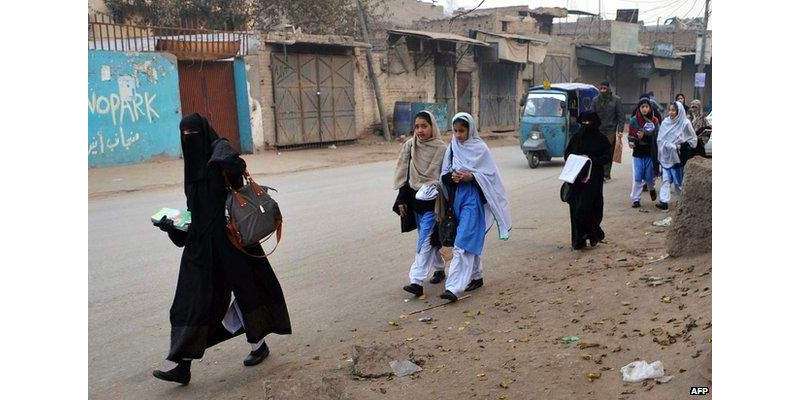 پشاور : ناقص سکیورٹی پر 200 نجی و سر کاری تعلیمی اداروں کے خلاف مقدمات ..