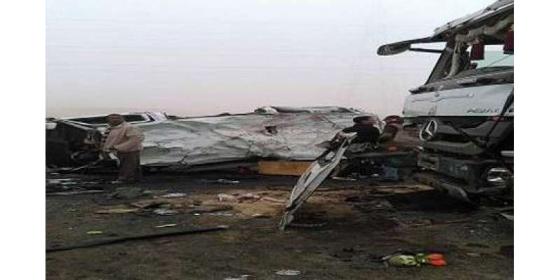 مصر،قاہرہ میں شدید دھند کے باعث کئی گاڑیاں آپس میں ٹکرانے سے 26افراد ..