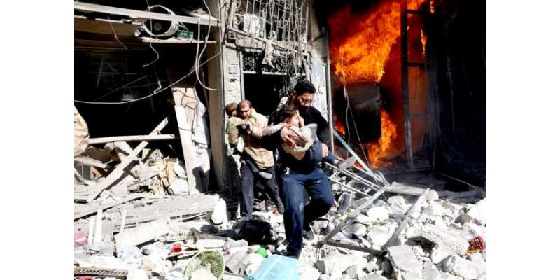 حلب میں جاری شدید لڑائی کے باعث ہزاروں کی تعداد میں شامی پناہ گزیں ترکی ..