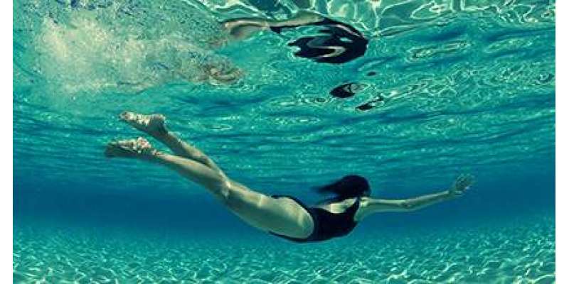 امریکی خاتون تیراک کا عالمی ریکارڈ،گہرے سمندر میں51گھنٹے 25منٹ گزار ..