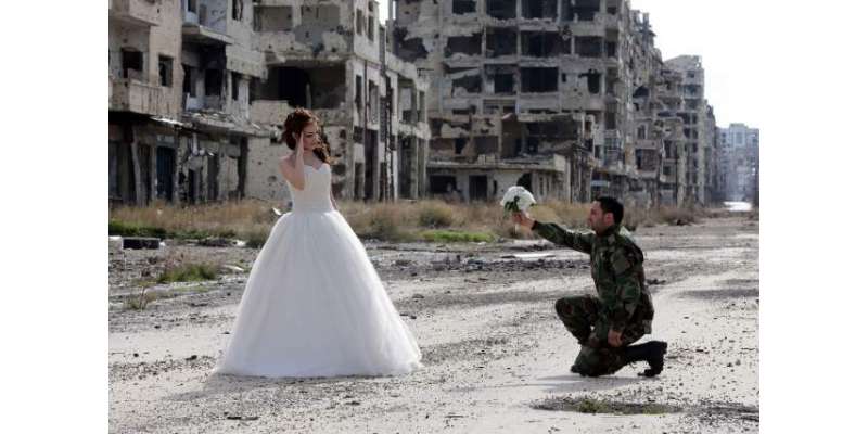 نو بیاہتا جوڑے کا شام کے سب سے تباہ کُن علاقہ میں شادی کا فوٹو شوٹ
