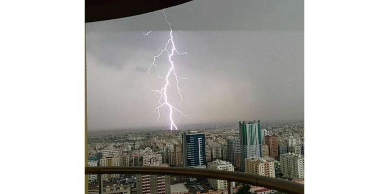 متحدہ عرب امارات کی مختلف ریاستوں موسلادھار بارش اور ژالہ باری جاری